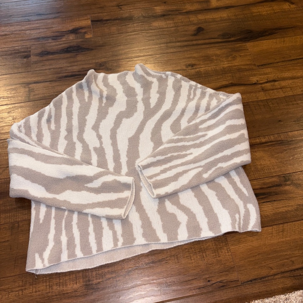 Express Beige and White Knit Sweater